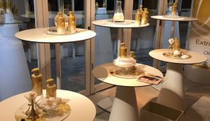 イロコデザインでレンタルできる白いテーブル