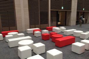イロコデザインでレンタルできるお洒落なプーフ