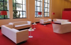 イロコデザインでレンタルできるホワイトソファ