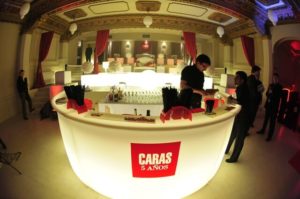 イロコデザインでレンタルできる光るバーカウンター