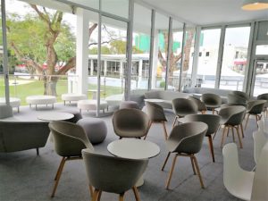 イロコデザインでレンタルできるテーブルやラウンジチェア