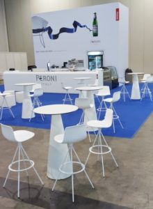 イロコデザインでレンタルできるハイテーブル&ハイチェア