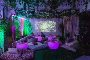 イロコデザインでレンタルできる光るコーヒーテーブル