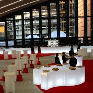 イロコデザインでレンタルできる光るバーカウンター