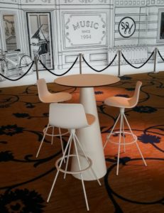 イロコデザインでレンタルできるホワイトハイテーブル