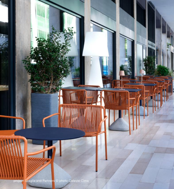 Cocncrete Table black med amb